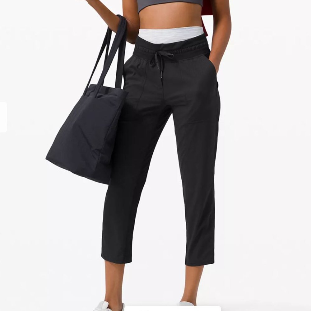 LULULEMON ATHLETICA Black Dance Studio 25" Cropped Pants Size 8